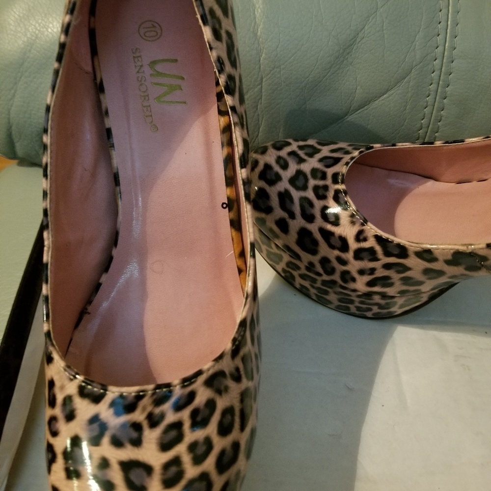 Sz 10 pink leopard print heels
